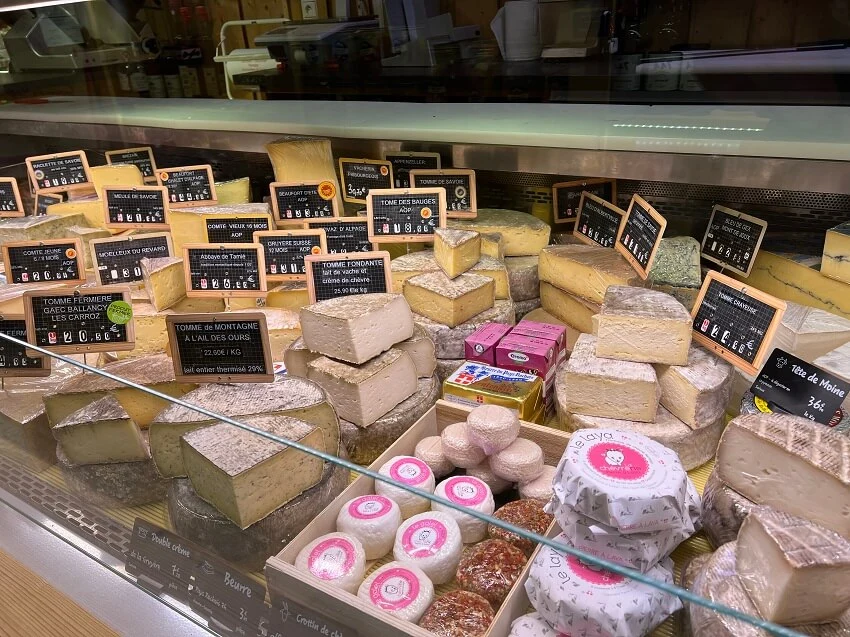 L’épicerie de référence en fromage Savoyards aux Carroz !
